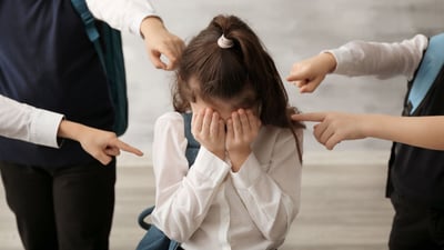Cómo actuar ante un caso de bullying en el colegio. Guía para padres 